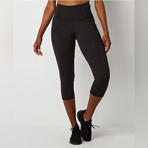 Xersion Petite EverUltra High Rise Stretch Fabric Capris. Size Small